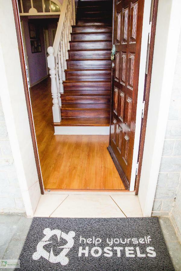Help Yourself Hostels - Carcavelos Coast ภายนอก รูปภาพ