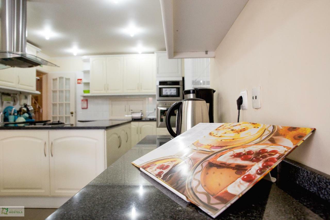 Help Yourself Hostels - Carcavelos Coast ภายนอก รูปภาพ